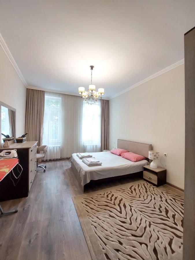 Appartamento Helen'S House Batumi Esterno foto